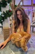 RACHEL PIZZOLATO - Instagram Photos and Video 11/25/2025
