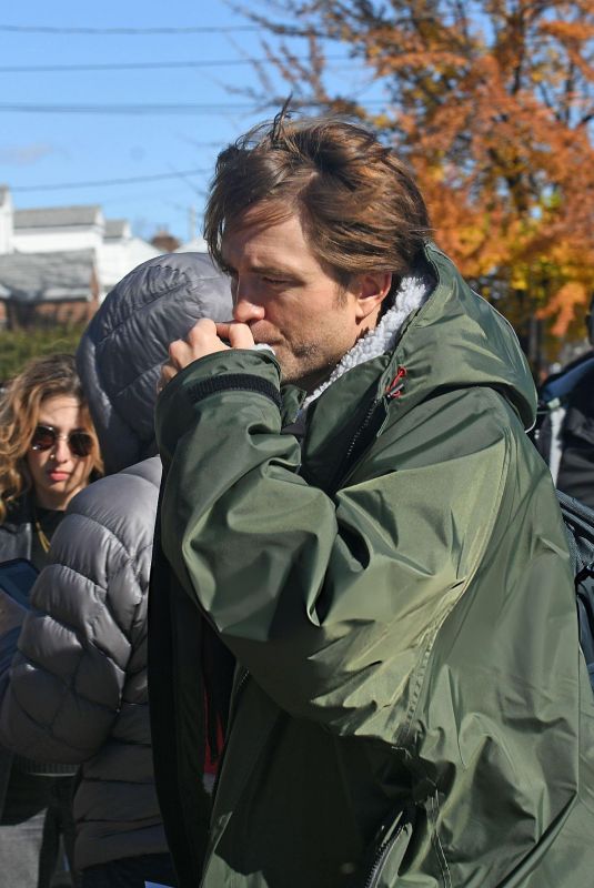Robert Pattinson On the set of 