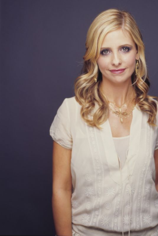 SARAH MICHELLE GELLAR at a Photoshoot 2005