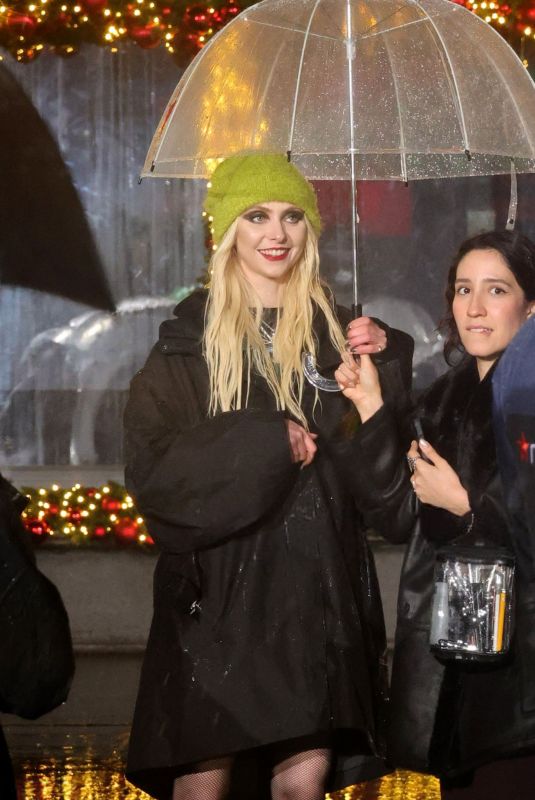 TAYLOR MOMSEN at 2025 Macy