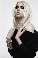 TAYLOR MOMSEN for Numero Netherlands Digital, November 2025