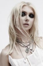 TAYLOR MOMSEN for Numero Netherlands Digital, November 2025