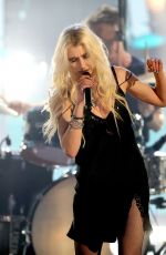 TAYLOR MOMSEN Performs at 2025 Rock & Roll Hall Of Fame Induction Ceremony 11/08/2025