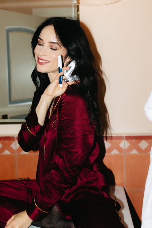 ABIGAIL SPENCER - Instagram Photos 12/26/2025