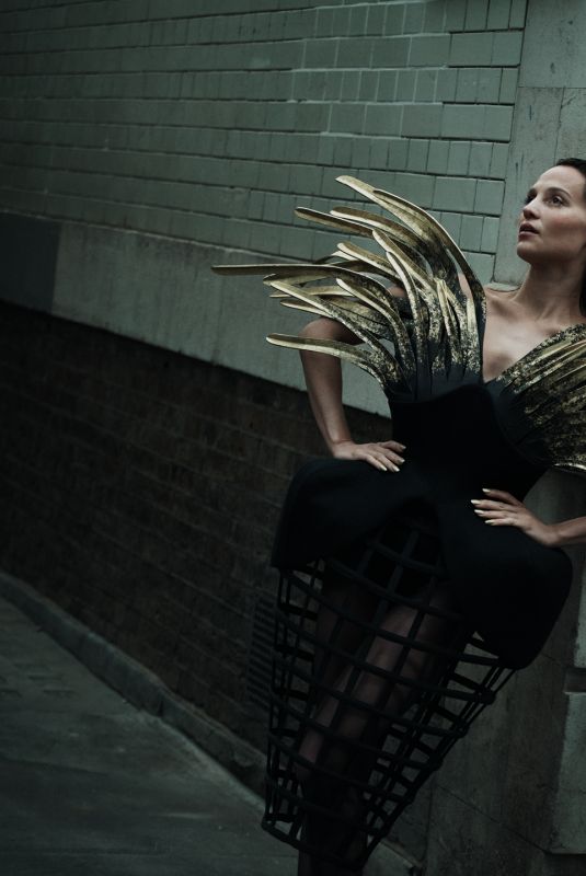 ALICIA VIKANDER for EE72 Modern Visionaries Portfolio, December 2025