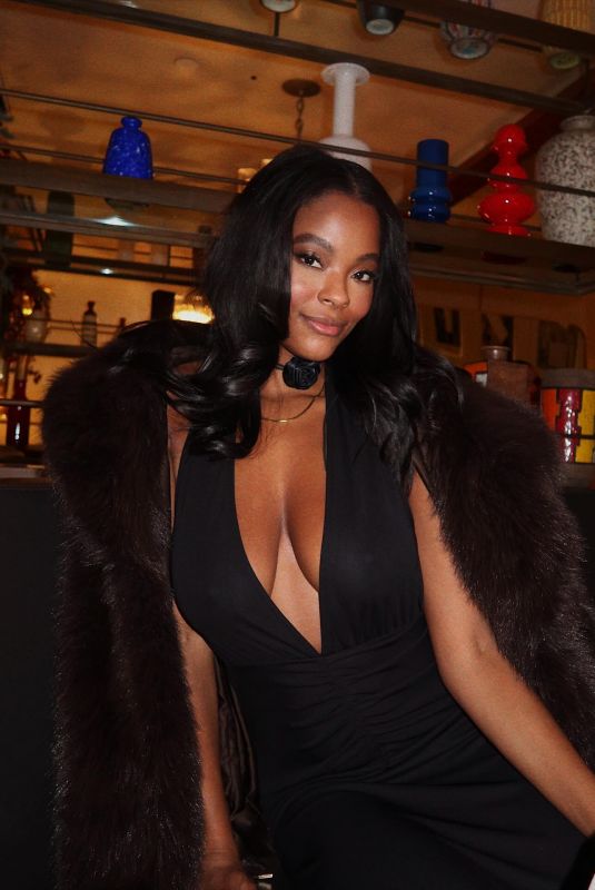 ALLIE REDMOND - Instagram Photos 12/21/2025