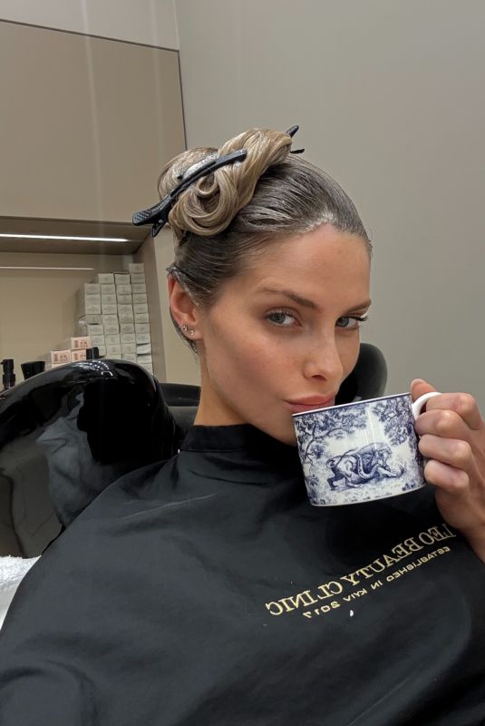 ANNA MARIA OLBRYCHT - Instagram Photos 12/30/2025