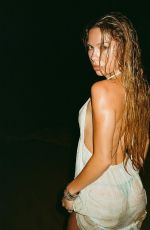 BELLA SHEPARD - Instagram Photos 12/14/2025