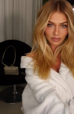 CINTIA DICKER - Instagram Photos 12/07/2025