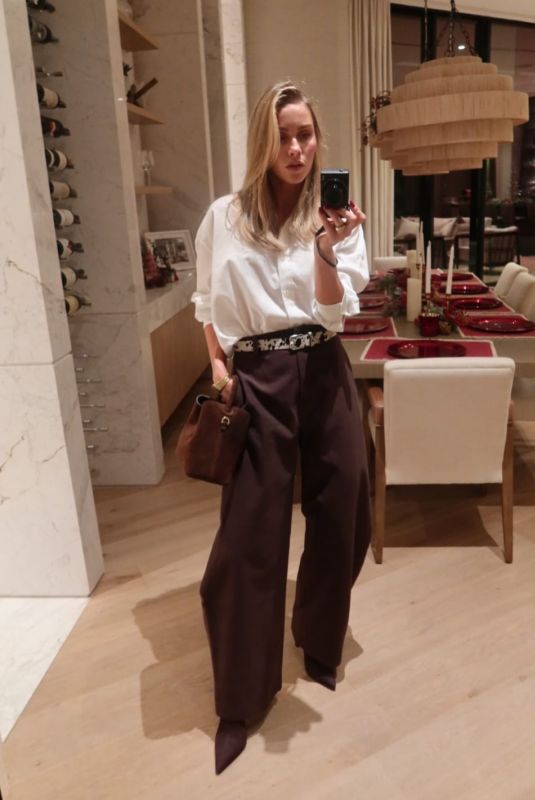 CLAIRE HOLT - Instagram Photos 12/19/2025