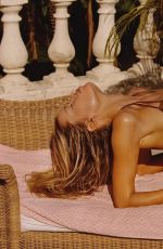FRIDA AASEN - Instagram Photos 12/21/2025