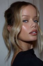 FRIDA AASEN - Instagram Photos 12/21/2025