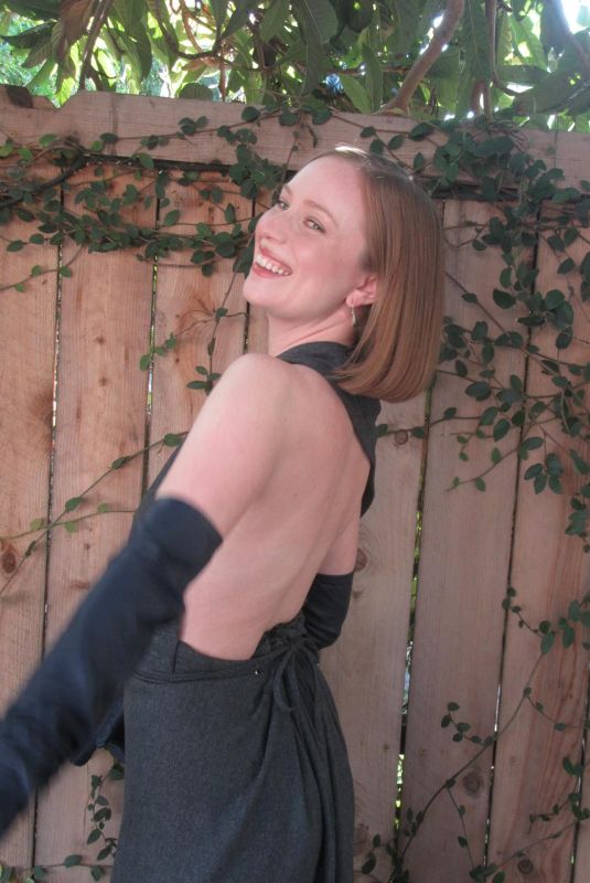 HANNAH EINBINDER - Instagram Photos and Video 12/23/2025
