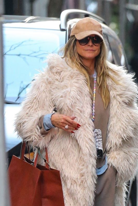 HEIDI KLUM Out with Family for Christmas Shopping in New York City 12/22/2025