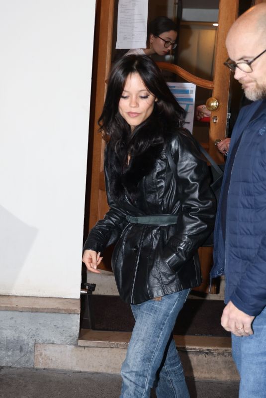JENNA ORTEGA Leavs Yen Restaurant in Paris 12/08/2025