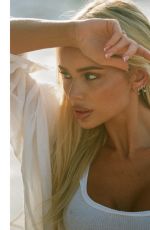 JULIA CAVANAGH - Instagram Photos and Video 12/04/2025