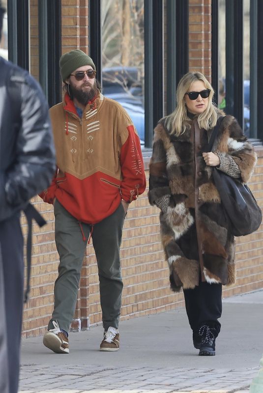 KATE HUDSON and Danny Fujikawa Out for Shopping in Aspen 12/23/2025