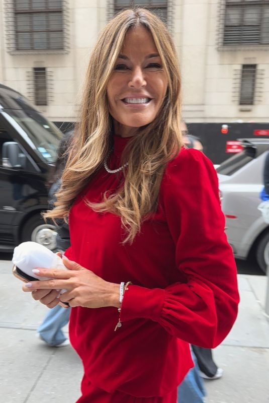 KELLY BENSIMON Leaves Knicks Game in New York 12/25/2025