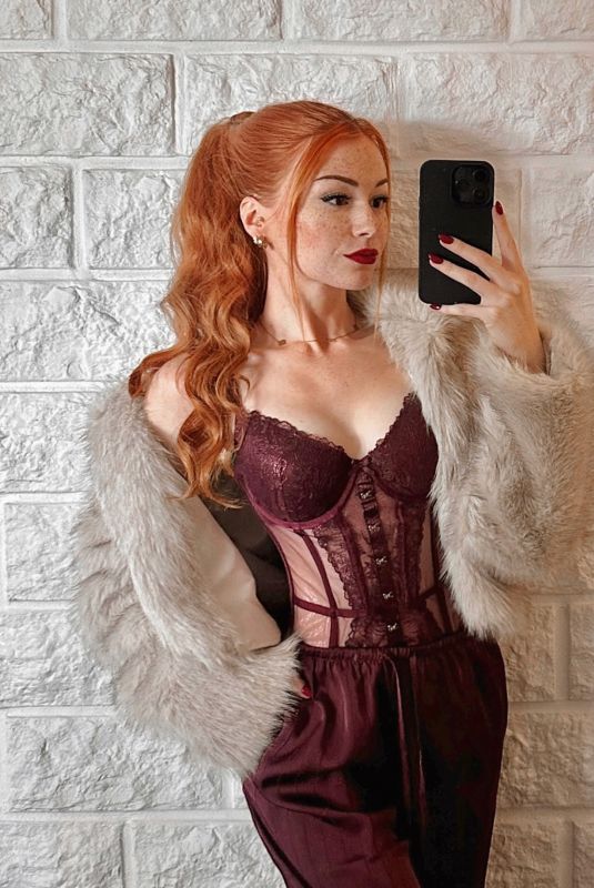 LARISSA OPTIZ - Instagram Photos 12/23/2025