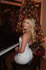 LINDSAY BREWER - Instagram Photos 12/26/2025