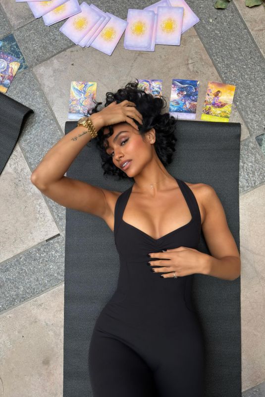 NAZANIN MANDI - Instagram Photos 11/30/2025