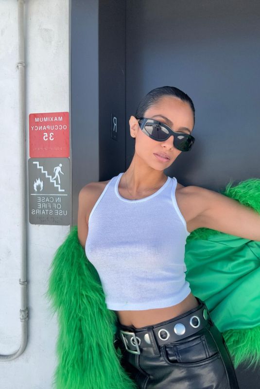 NAZANIN MANDI - Instagram Photos 12/16/2025