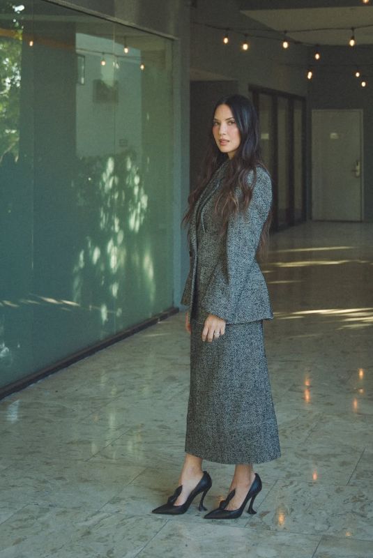 OLIVIA MUNN - Instagram Photos 12/24/2025