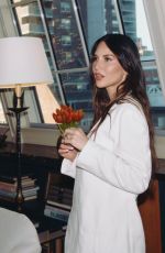 OLIVIA MUNN - Instagram Photos and Video 12/15/2025
