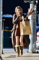 PARIS JACKSON Out for Some Shopping in sunny Studio City 12/06/2025