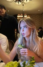 SARA CRUMBLELEG - Instagram Photos 12/13/2025
