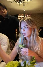 SARA CRUMBLELEG - Instagram Photos 12/13/2025