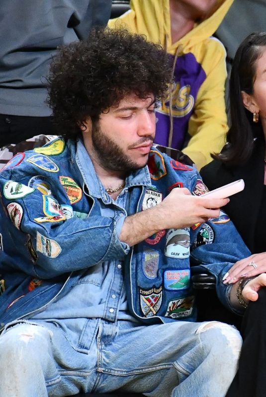 SELENA GOMEZ and Benny Blanco at L.A. Lakers vs New Orleans Pelicans game in Los Angeles 11/30/2025