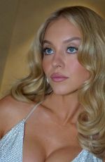SYDNEY SWEENEY - The Housemaid Premiere Photoshoot, December 2025