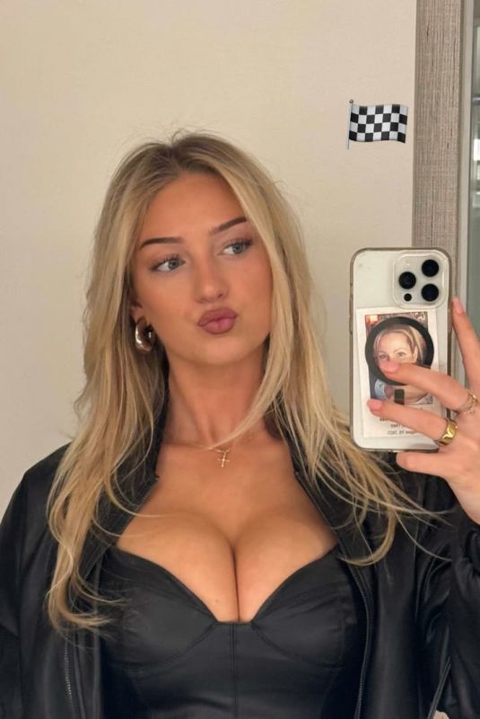 SYDNEY THOMAS - Instagram Photos 12/18/2025