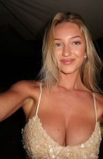 SYDNEY THOMAS - Instagram Photos 12/27/2025
