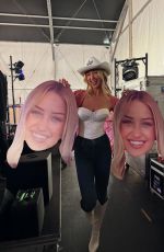 SYDNEY THOMAS - Instagram Photos 12/27/2025