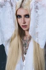 TAYLOR MOMESN for Tmrw Magazine, December 2025