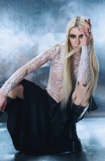 TAYLOR MOMESN for Tmrw Magazine, December 2025