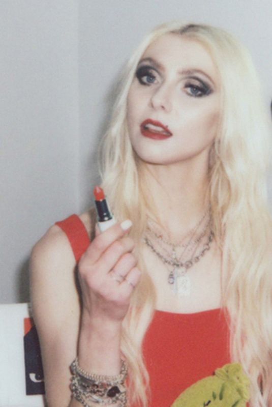 TAYLOR MOMSEN - Instagram Photos 12/02/2025