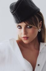 ANNE WINTERS - Instagram Photos 01/12/2026