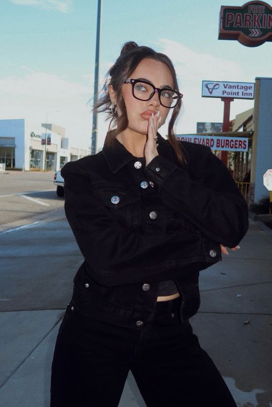 AVA ALLAN - Instagram Photos /19/2026