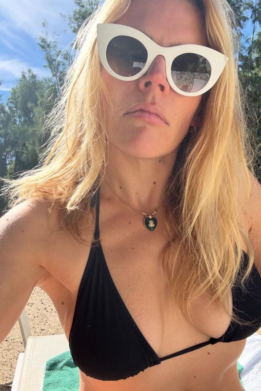 BUSY PHILIPPS - Instagram Photos 01/01/2026