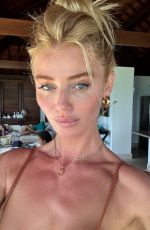 CINTIA DICKER - Instagram Photos 01/15/2026