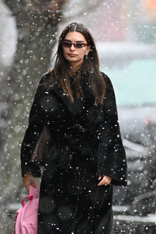 EMILY RATAJKOWSKI Braves Snow To Go Out for Lunch in New York City 01/17/2026