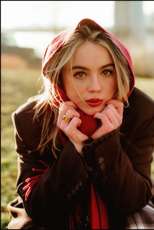 EMMA BROOKS at a Photoshoot, January 2026