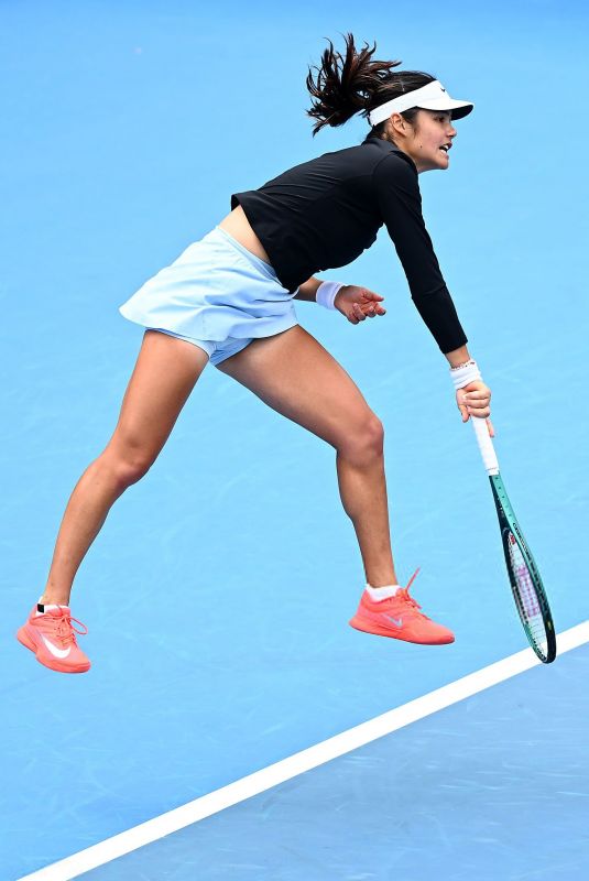 EMMA RADUCANU at Hobart International in Hobart 01/14/2026
