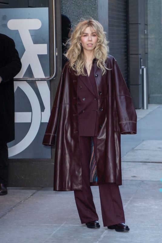 JENNETTE MCCURDY Arrives at Good Morning America and Live with Kelly and Mark in New York City 01/20/2026