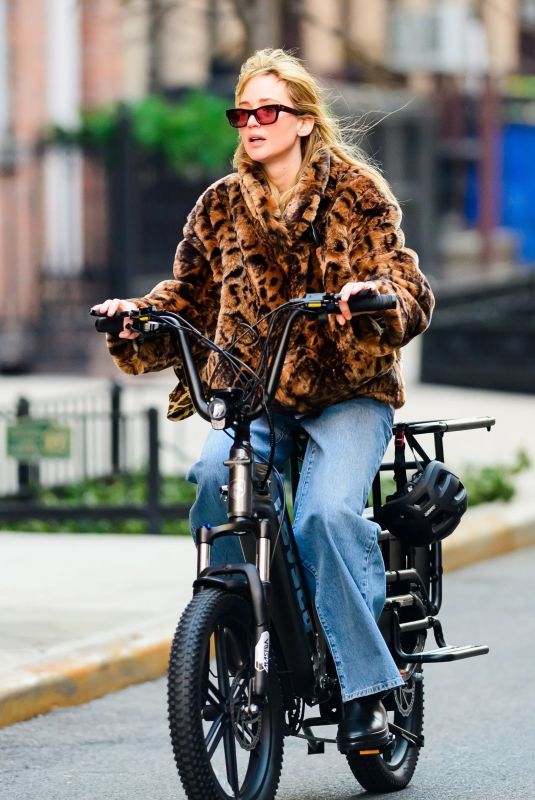 JENNIFER LAWRENCE Out for a Bike Ride in New York City 01/13/2026