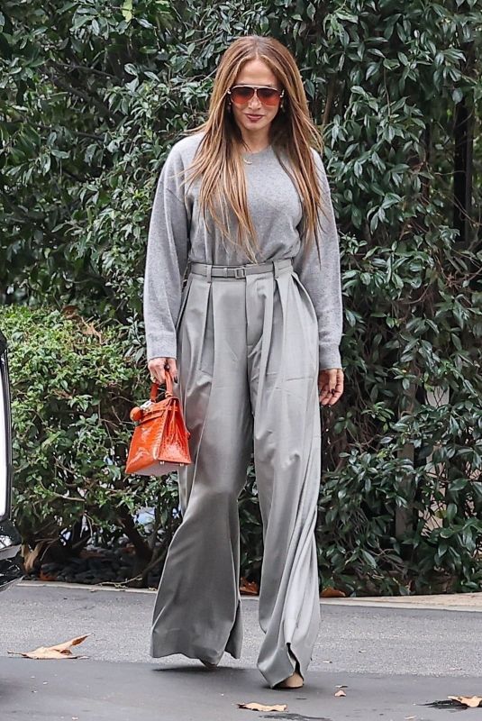 JENNIFER LOPEZ Out for Lunch with a Friend at Bel Air Hotel 01/21/2026