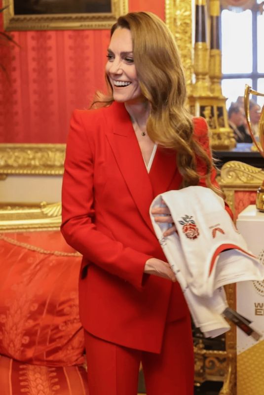KATE MIDDLETON Hosts Reception for England Women